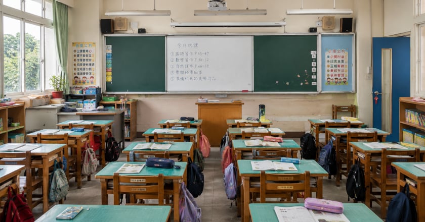 學生惡意戳屁股 教師推開反被記申誡處分 議員批校事會議